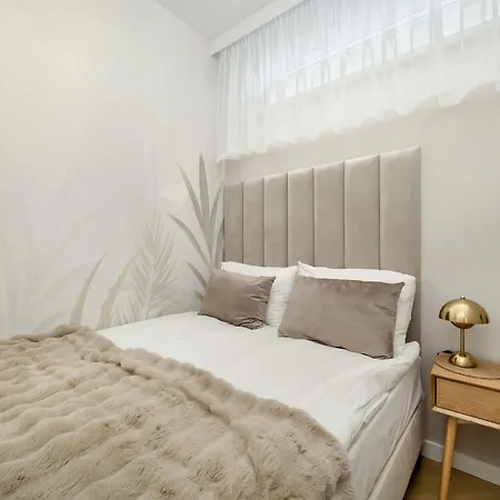 Elegant Mieszczanska With Air Conditioning, & Gym By Renters Prestige *