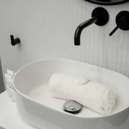 Elegant Mieszczanska With Air Conditioning, & Gym By Renters Prestige *