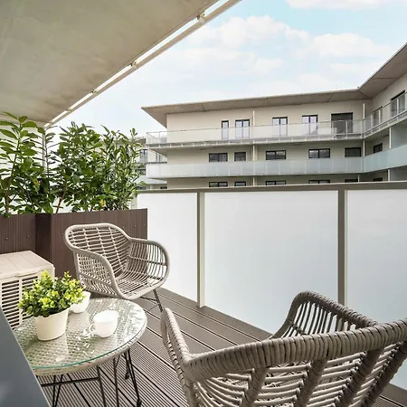아파트 Elegant Mieszczanska With Air Conditioning, & Gym By Renters Prestige