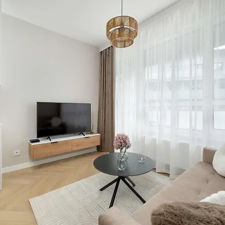 Elegant Mieszczanska With Air Conditioning, & Gym By Renters Prestige * 브로츠와프